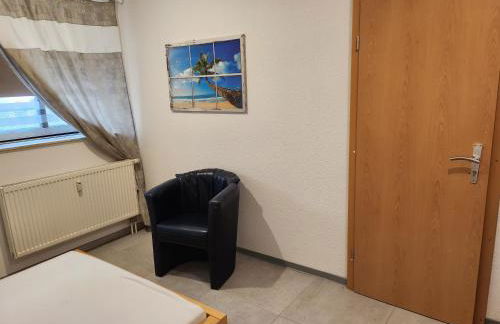 Halle, TOP -PREISE, große 79 qm SD FeWo, EG, wahlweise mit 1- 3 DZ, inklusiv TV Lounge, Küche, Bad WC Einfach und gut, Langzeitmieter VB Preise - Foto 12