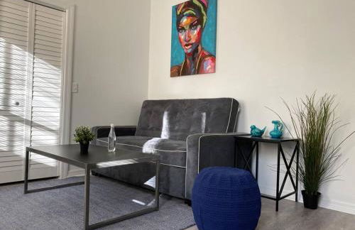 Chic Bungalow Apartment steps from Armature Works & Downtown Riverwalk - Foto 2