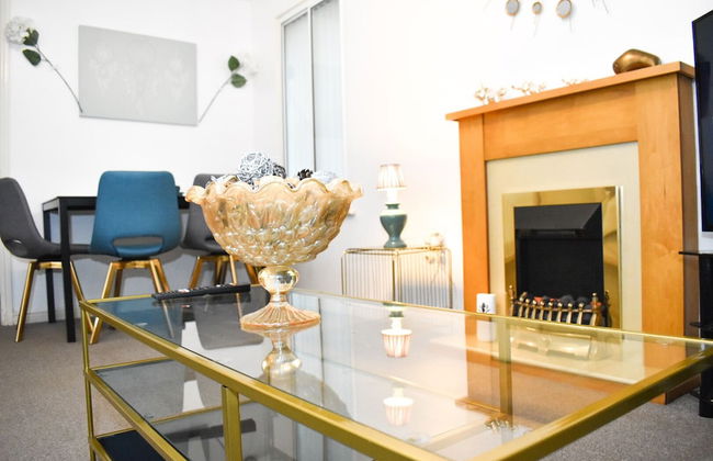 Lovely 2-bed Apartment in West Bromwich - Foto 1