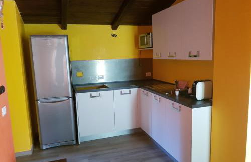 IL CICLAMINO POOL FOR YOUR SOLE USE BIG IN-GROUND - 70m2 house & 300m2 outdoor, child & pet friendly, 10 minutes drive to Montebello Station connecting to Rome centre in 20 minutes, 3 minutes drive to supermarket -4 language warm guest care - Foto 7