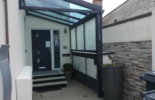 Meadow View Apartments are 2 and 3 bedroomed with private parking - Foto 124