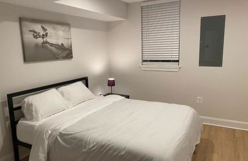 Beautiful Canton Home w/rooftop deck +Private parking - Foto 23