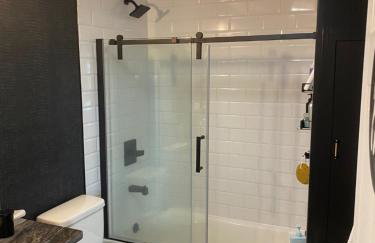 Space Cowboy - Huge yard, Firepit, close2downtown - Foto 18