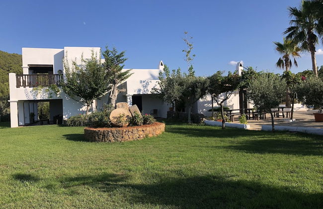 Lush Farmhouse in Sant Miguel de Balansat with Hot Tub & Private Pool - Foto 36