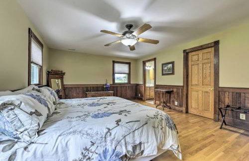 Remodeled Pittsboro Farmhouse Sitting on 220 Acres - Foto 16