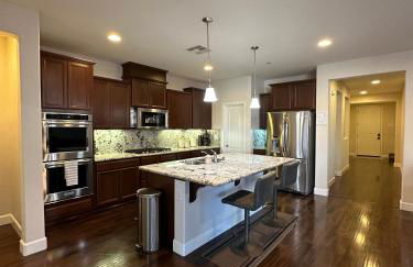 Amazing Lincoln Home with Pool and Hot Tub - Foto 8