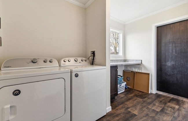 Sunsets & Serenity: Port Clinton Waterfront Stay 3 Bedroom Home - Photo 28