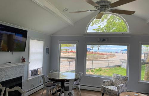 Caseville Splash and Sand Beach House - Photo 29