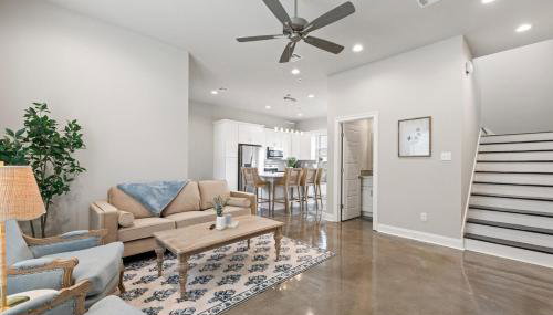 NEW Youngsville Escape KING Beds Cajun Luxury WiFi - Foto 1