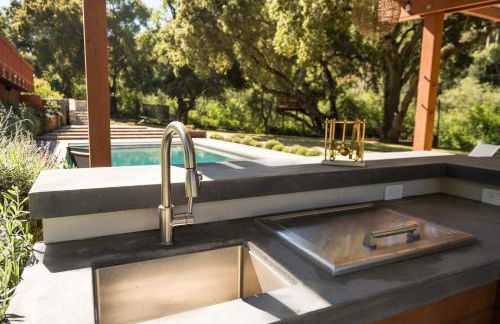 Serene Vineyard Chateau with Pool, Hot Tub, BBQ - Foto 68