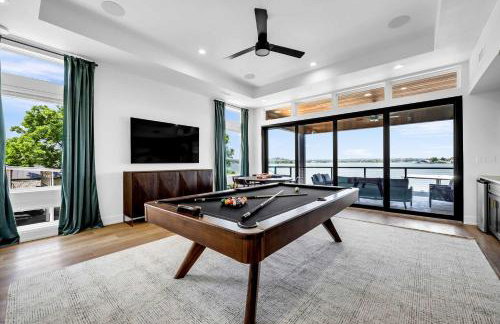 Lakefront Stay for 16 with Pool Dock & Game Room - Foto 3