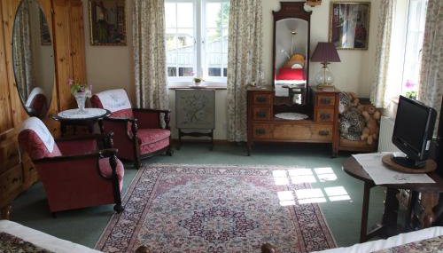 Holdstrong Farmhouse - Photo 5