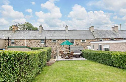 Ty Fin Cottage with Hot Tub - Photo 15