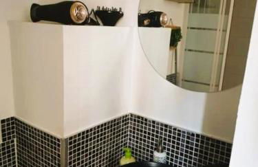 STUDIO LE PETIT ATELIER - PROCHE GARE - WiFi - Foto 4