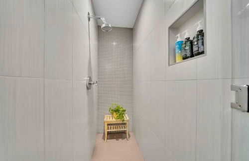 Coastal Paradise . Steps to the beach . Pool . Hot Tub - Foto 42