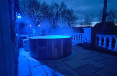 Stunning 2 Bedroom Guest House with Hot Tub - Photo 8