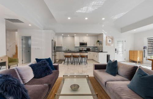 Serene Luxe Residence near Rose Bowl - Photo 7