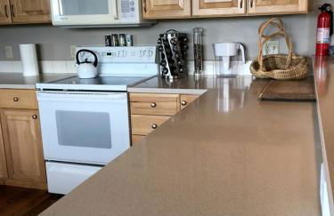 Scenic Vacation Cabin with 360° Mountain Views near Yellowstone National Park in Madison River Valley, Montana - Foto 8