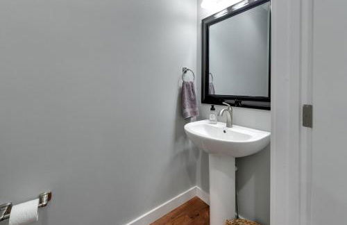 Modern Townhome Near Downtown walk to CWS! - Foto 22