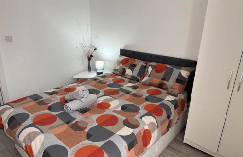 Epsom High Street Apartment 3 - Photo 1