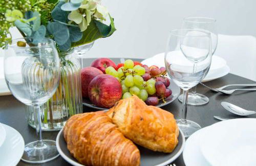 Bridge Court by Sterling Edge Apartments - Luxury Aparthotel - Stylish 1-bed Apartments - Balcony with Canal View or Private Garden - Free Parking - Foto 35