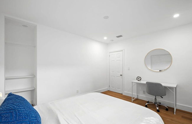 Spacious 2 BR Sailboat Bend - Photo 21