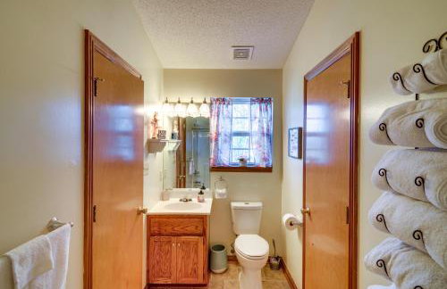 Burnside Resort Cabin with Hot Tub and Outdoor Spots! - Foto 16