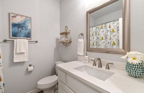 The Benjamin I - 2022 Built Luxury Retreat with Backyard Paradise with Hot Tub Outdoor Movie Screen Dock & Boat Rental - Foto 29