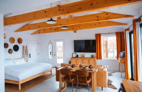 Romantic Desert Escape - Stargazing Dome, Hot Tub, Fire Pit, Hammocks, Cowboy Pool - Foto 5