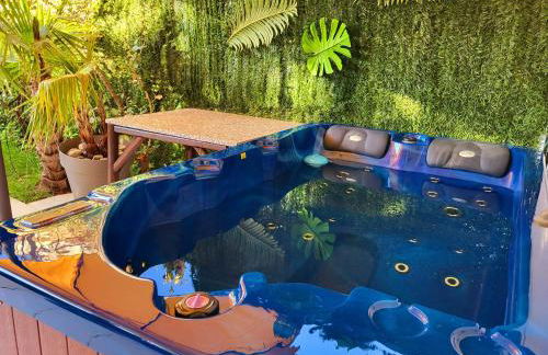 Évasion à deux, domaine prestigieux, jacuzzi et parking privés, piscine - Foto 5