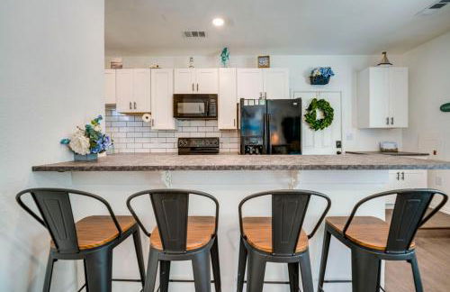 Pet-Friendly Getaway with Projector in Lake Dallas! - Foto 9