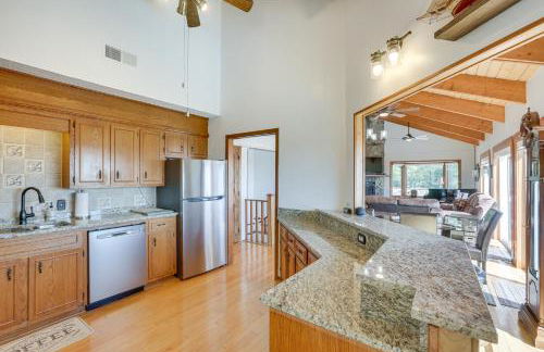 Blowing Rock Home with Hot Tub and Mountain-View Deck! - Foto 7