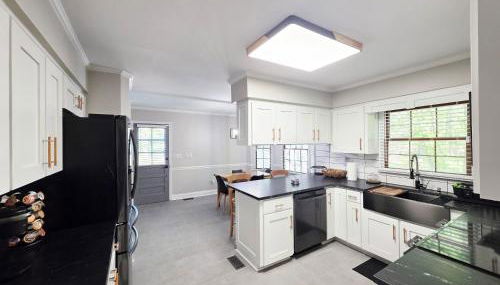 3BR House at Pine Forest Hideaway - 12 Minutes to UNC - Near Jordan Lake - Foto 4, stove, dishwasher