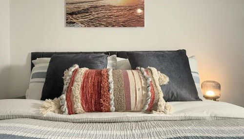 'The Elegant Comfort' - A Stunning Luxury 2-Bed Flat with Private Garden & Patio - Free Parking - Foto 4