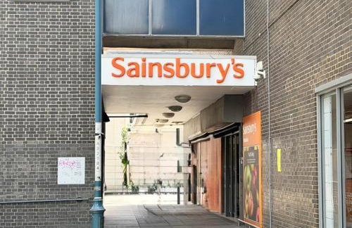 Stylish 2 bed Flat in London with River Thames views Access to boat rides into London-Near O2 Arena and Excel, Fast Wi-Fi, Free Parking, Excellent links Elizabeth and Southeastern Train Line - Foto 73