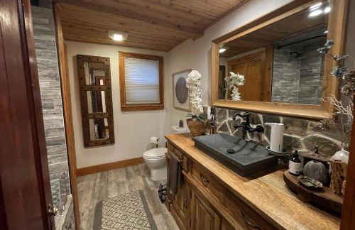 Large, Comfortable & Conveniently located Home - Foto 18