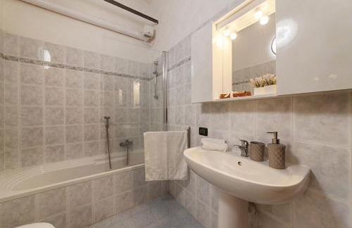 LakeView LakeComo, CIPRESSO 7, 4Seasons, Terrace, 30m to Lake! by STAYHERE-LAKECOMO - Foto 9