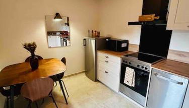 Charmant petit appartement place de l eglise - Foto 3