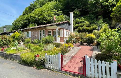 Idyllisches Häuschen im Grünen - Foto 1