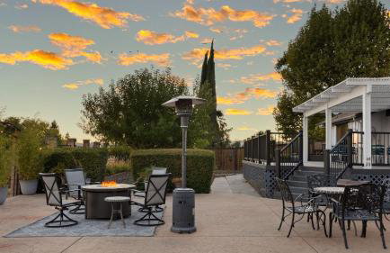 Paso Vista Bella by AvantStay Luxe Group Escape w Wine Country Views - Photo 3