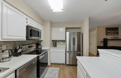 Spacious 3BR Townhouse with Balcony & Gym - Foto 7