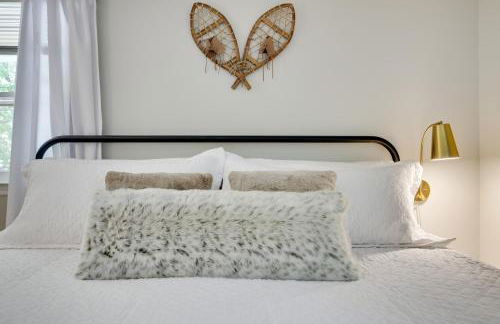 Family Pocono Gem by the lake with private sauna, hot tub, and huge game room - Foto 20