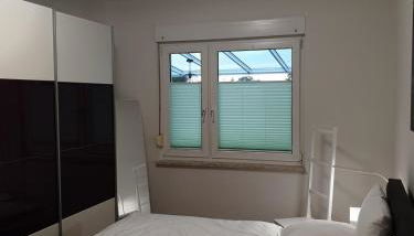 Ferienhaus mit Sommerpool, Terrasse und Glashaus - Foto 2