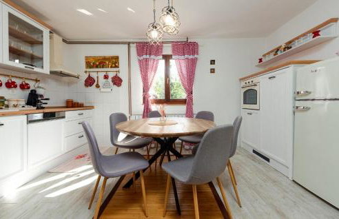 Nice Home In Udbina With House A Panoramic View - Photo 5