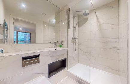 Stylish 2-bed flat,Secure Parking - Foto 11