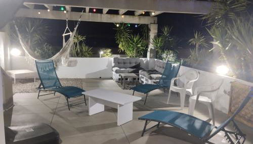 Atico of 3 rooms, total 130m² just for you with a 60 m² terrace, swimming pool, mountain and marina view. - Foto 2