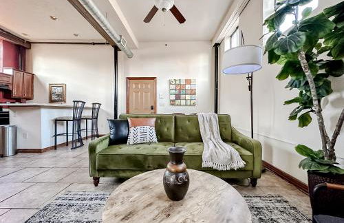 Sleepover 2BD 1BA Condos Downtown Springfield - Foto 23