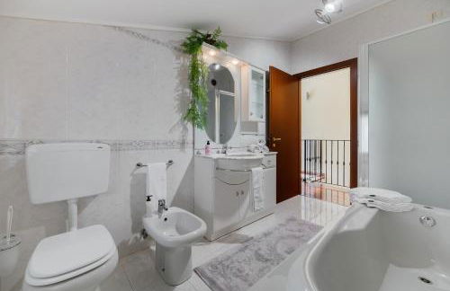 Casa di Iaio - 90m2 apt con Wi-Fi, Netflix, Home Cinema & Parcheggio Privato incluso - Foto 4