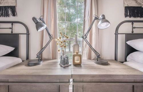 Stylish & Spacious Home Near ATL - Foto 23