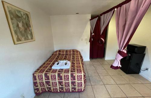 Crown Inn & Suites - Foto 12